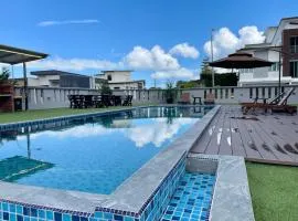 Private Pool Retreat, Langkawi Villa w/ Karaoke by Zervin