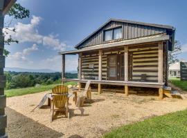 Rustic Baileys Retreat Cabin Near Wineries!，位于Crozet的带停车场的酒店