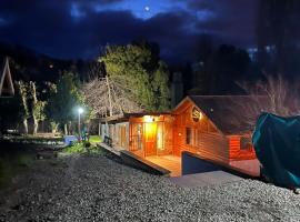 Cuatro Cerros Hostel，位于圣卡洛斯-德巴里洛切的青旅