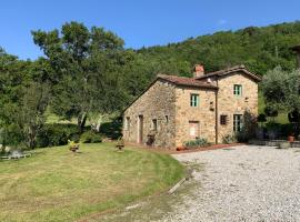 Casa in pietra bio architetture/Bio stone house，位于Schignano的度假屋