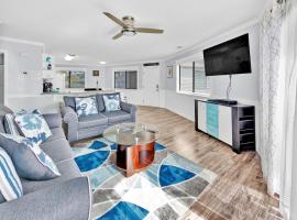 Crystal Village II 19B - 2BD 2BA Condo near the Beach sleeps 6，位于德斯坦的酒店