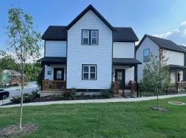 New Centennial Park Luxury Smart Home w Courtyard