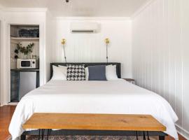 Downtown Studio 2 at Beer Ranch Project Inn，位于温伯利的酒店