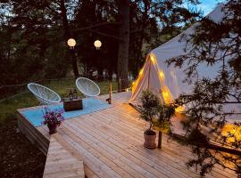 tent romantica a b&b in a luxury glamping style，位于玛丽费莱德的豪华酒店