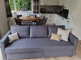 Luxe chalet met airco bij bos en zwemwater，位于胡弗拉肯的酒店