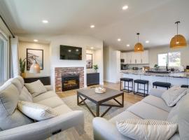 Modern Del Rey Oaks Retreat 2 Mi to Monterey Bay!