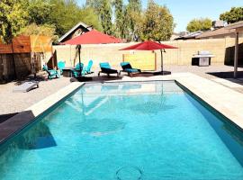 Mesa Oasis Private Pool Spacious! 10+ guests 7 Beds New, Great Location!，位于梅萨的酒店