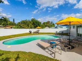 Modern Home 3 Bedrooms with Pool, 18 minutes to Ocean