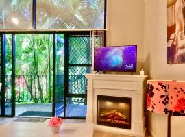 Romance Chalet on Gallery Walk with Spa, Fireplace, WiFi & Netflix，位于谭伯连山的木屋