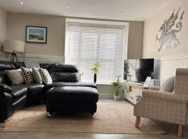 3 Bedroom Cottage in Conwy with Parking Sleeps 4