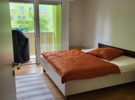 3 Zimmer Wohnung mit 2 Schlafzimmer Wohnzimmer Küche in Neu Ulm，位于新乌尔姆的度假短租房