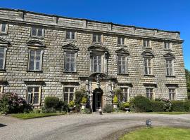 Moresby Hall Country House Hotel，位于怀特黑的酒店