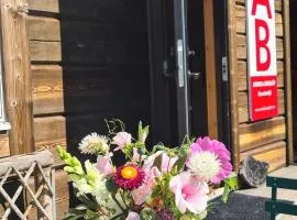 UTSIKTEN -exklusivt nybyggt timmerhus -Plintsberg.