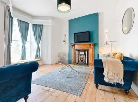Ty Calon - 3 storey 1920s home, close to beach & the city- close to theatre- perfect for family & friend breaks or longer term for contractors, crew and cast