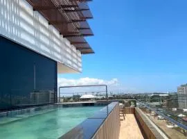 Brand new, with private Jacuzzi