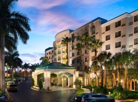 Courtyard by Marriott Fort Lauderdale Airport & Cruise Port，位于达尼亚滩劳德岱堡机场站附近的酒店