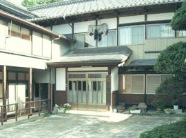 羽黒馆酒店，位于鹤冈市的日式旅馆