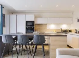 Q&R Renting - Suites Design Modernes et Luxueuses- Confort Parking AC Mer