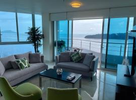 14F Luxury Resort Lifestyle Ocean Views，位于普拉亚伯尼塔村的公寓