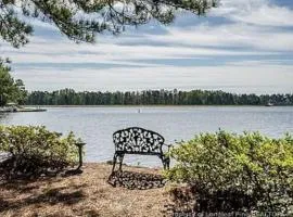 Modern 3br Lake front home