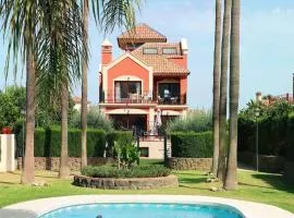 Family Villa in private Urbanisation with large community pool