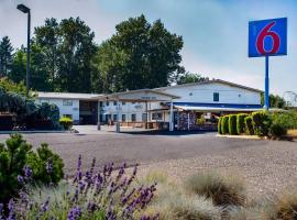 俄勒冈州波特兰格雷舍姆6号汽车旅馆，位于格雷舍姆Mt Hood Community College Planetarium附近的酒店