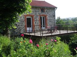 Charmant Gîte Naturel avec Terrasse et Vue Panoramique au Puy-en-Velay - FR-1-582-331，位于勒布伊的酒店