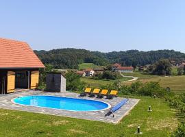 Holiday Home BIBA With Heated Outdoor Pool，位于Gornja Stubica的酒店