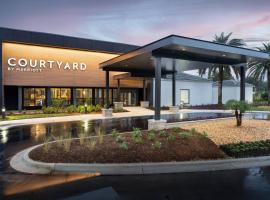 Courtyard by Marriott West Palm Beach，位于西棕榈滩激流水上公园附近的酒店