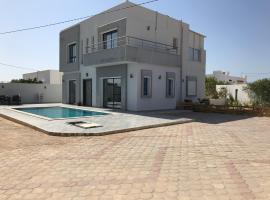 Villa privé 4 chambres 4 lit double à Djerba en face de la ferme de lotos，位于米多恩的度假屋