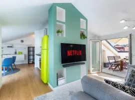 Modern Apartment with double terrace and parking