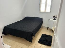 LUXURY privet room near Tel Aviv，位于佩塔提克瓦的民宿