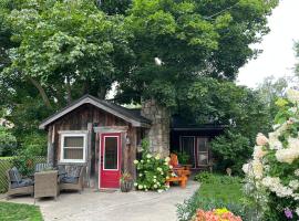 Cozy Guest House close to Wasaga Beach & Blue Mtn，位于Nottawa魔鬼峡谷乡村滑雪俱乐部附近的酒店