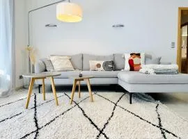 LIKE HOME, cozy apartment, 2 bedrooms, Netflix, 55" TV, balcony, parking, self-check-in