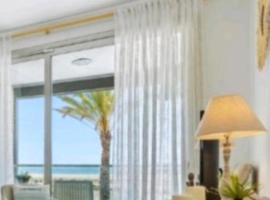 1ª LÍNEA DE PLAYA. Apartamento: LA CALMA，位于科马鲁加的海滩短租房