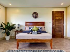 Beautiful 2BD Farmhouse for 4-10 pax，位于奥尔莫克的酒店