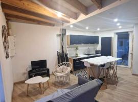 Maison chaleureuse, centre bourg，位于Casson的酒店