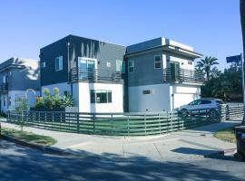4BR/4BR modern house at Mid-city，位于洛杉矶的乡村别墅
