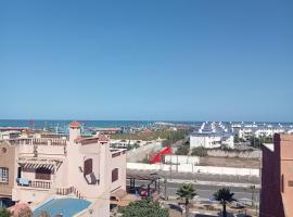 Villa quelques mètres de la plage avec vue sur mer toit et balcons，位于盖尼特拉的酒店
