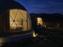 Jabal shams domes，位于Sa‘ab Banī Khamīs的酒店