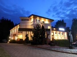 Hotel Pod Jeleniem，位于图霍拉的浪漫度假酒店