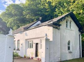 Cottage in Kilmun Argyll - 2 bedrooms sleeps 2，位于达农的酒店