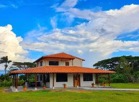 Beautiful Private Villa, Views in Every Direction，位于Bolívar的乡村别墅