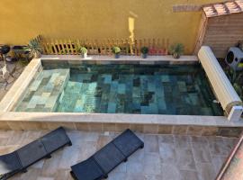 Maison bourgeoise avec piscine privée，位于贝济耶的酒店
