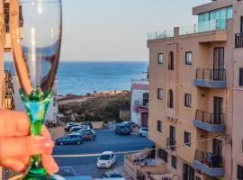 Sea-View Studio Apartment - Sleeps 2