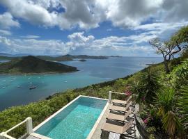 COCONUT BREEZE VILLA: MESMERIZING VIEWS, COOLING TRADEWINDS，位于Coral Bay的度假短租房