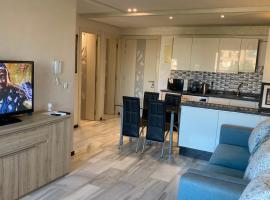 Central Marrakech Stay Bright & Airy with Scenic Gueliz location，位于马拉喀什的分契式公寓