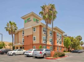 卡森 - 洛杉矶 - 美国长住酒店，位于卡森斯特布斯中心附近的酒店
