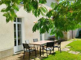 Maison familiale rénovée avec cour, à 1h30 de Paris, proche de la nature et des sites historiques. - FR-1-590-107，位于La Neuville-sur-Essonne的酒店