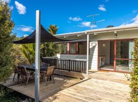 Onetangi Beach Retreat - Waiheke Holiday Home，位于欧尼坦基的酒店